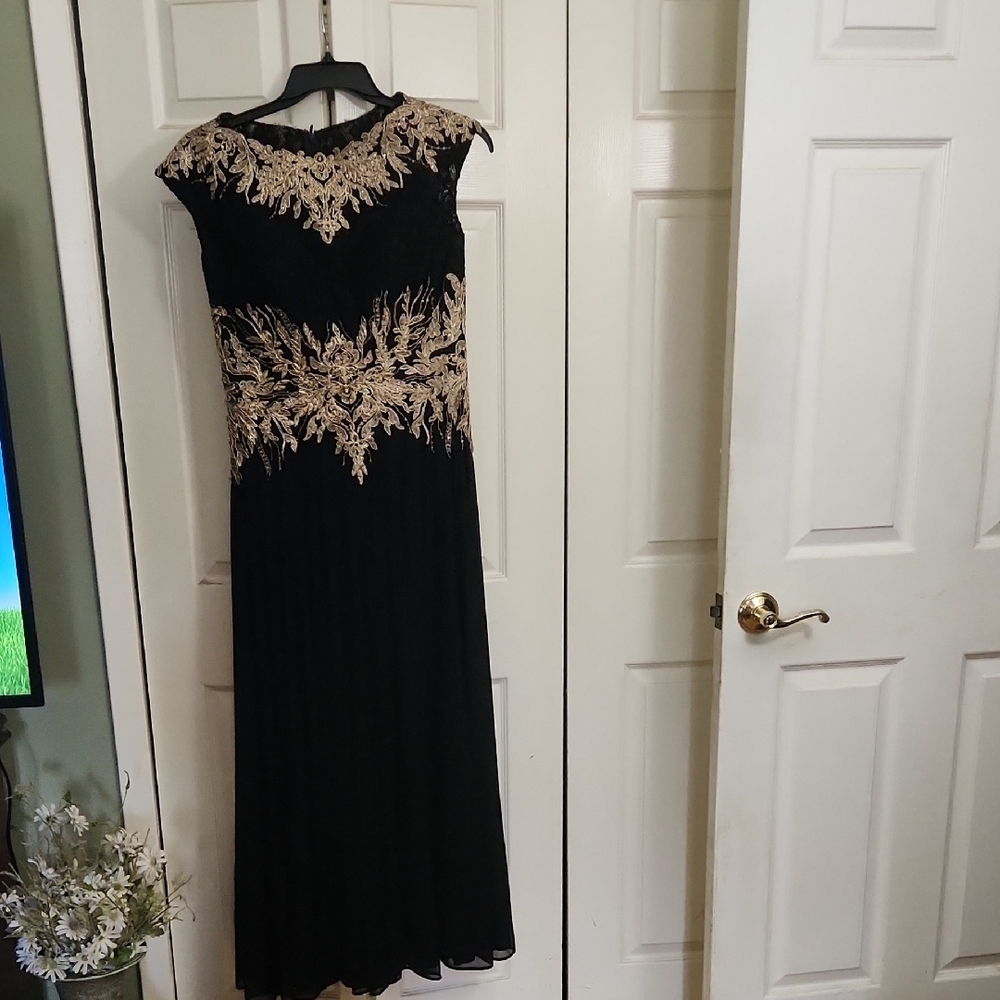 Elegant Black Maxi Dress with Gold Detailing